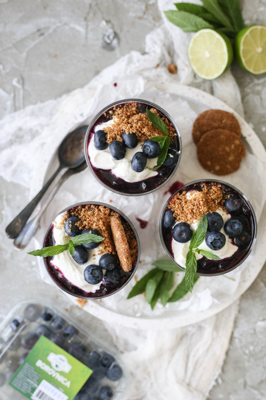 desert sa borovnicama