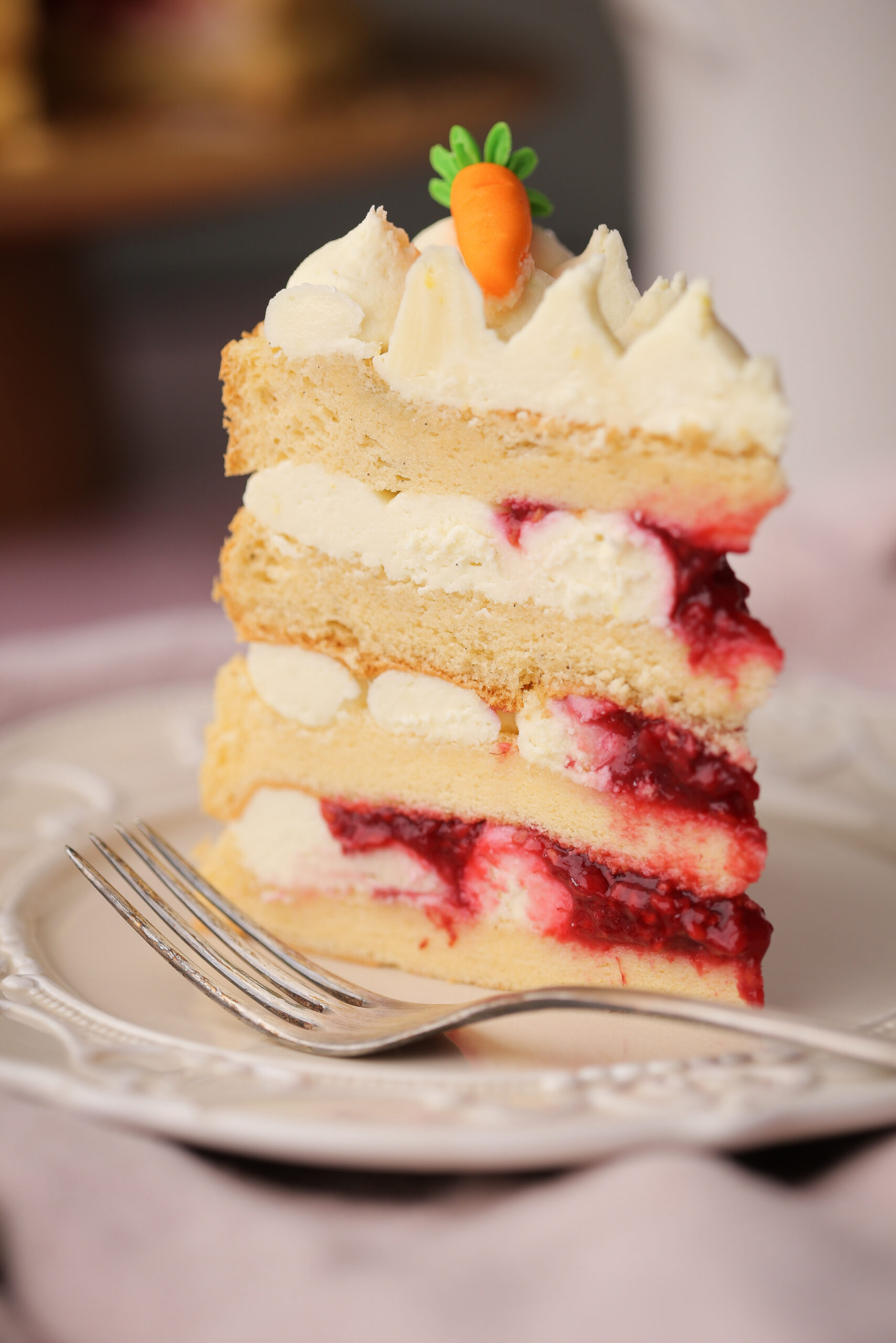 Torta sa malinama i belom čokoladom