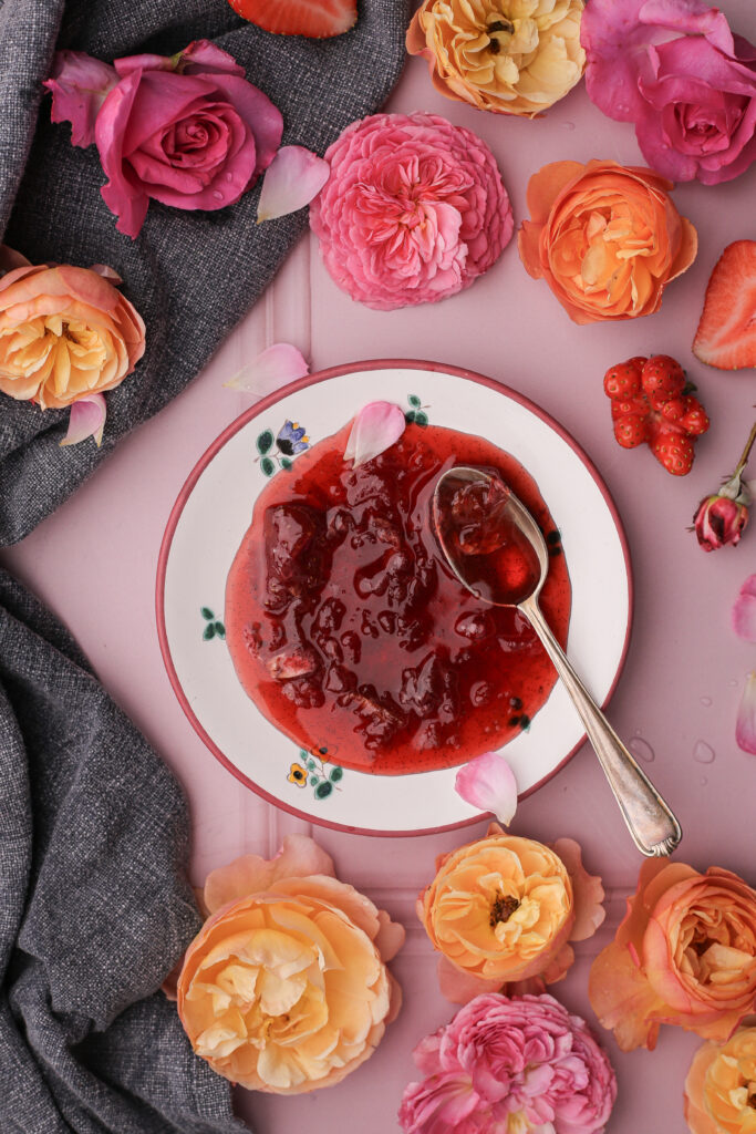 slatko od jagoda i ruža