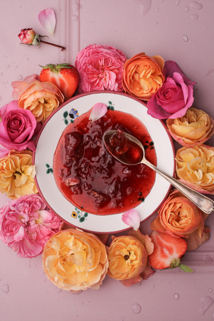 slatko od jagoda i ruža