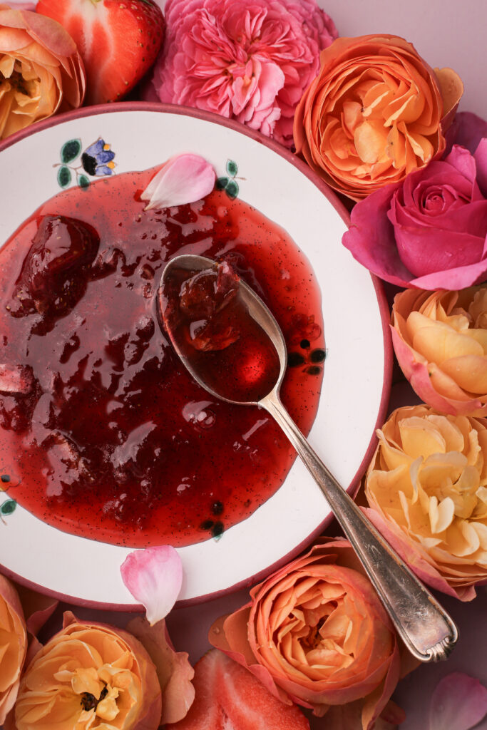 slatko od jagoda i ruža